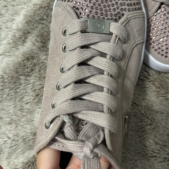 GUESS "GG MATRIX2” GLITTER TENIS SHOES - Picture 6 of 7